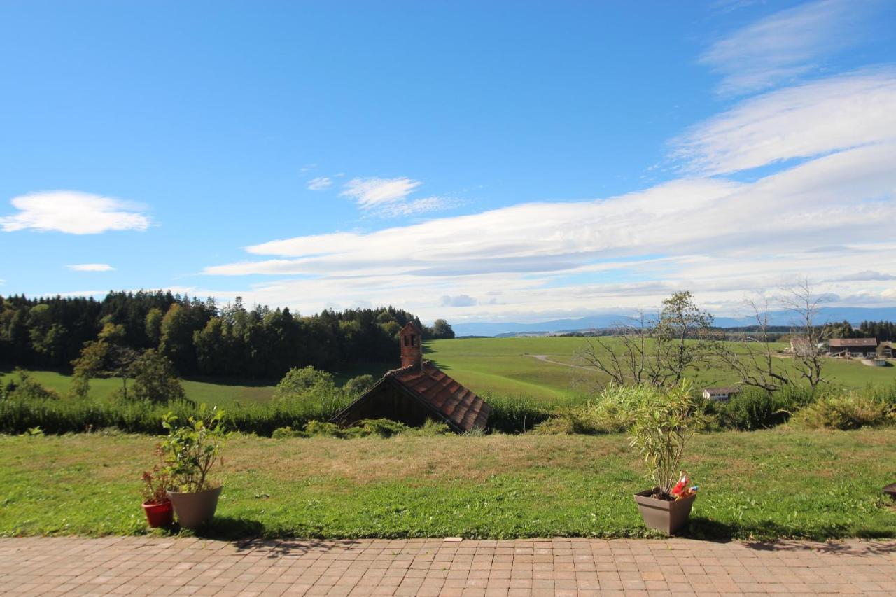 Bed and Breakfast Les Abeilles Romont Экстерьер фото